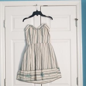 Short sleeveless mint stripped dress